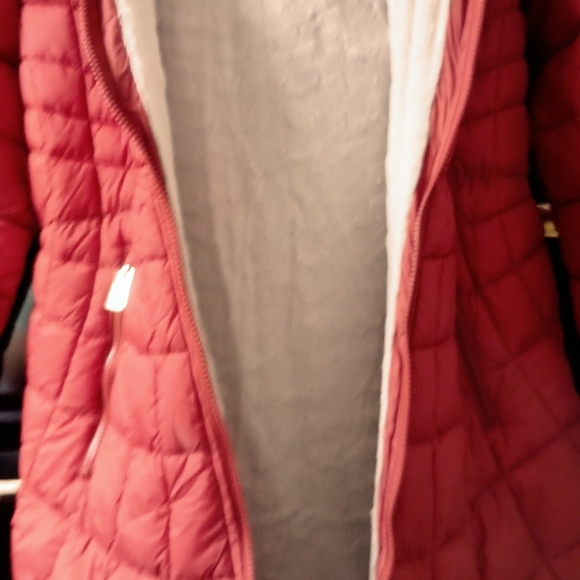 Bebe faux fur coat NWT - Picture 3 of 8